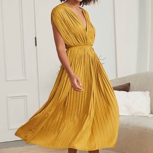RW&CO DRESS
Pleated Satin V Neck Maxi Dress